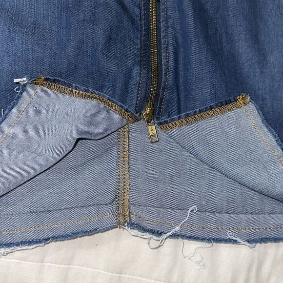 Chicos 2.5/M-L Blue Lightweight Denim Cotton/Lyocell Zip Front Fringe Hem Skirt - Picture 14 of 16